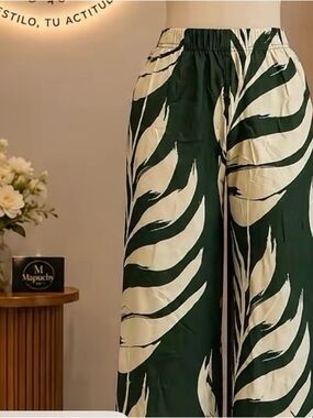 Beulah Dark Green and Cream Wide-Leg Leaf Print Pants